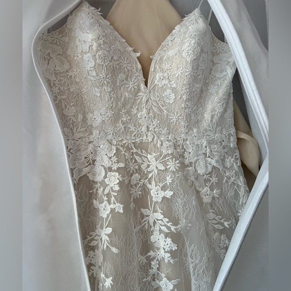 NWOT Romantic a-line Wedding dress unaltered - Picture 5 of 8